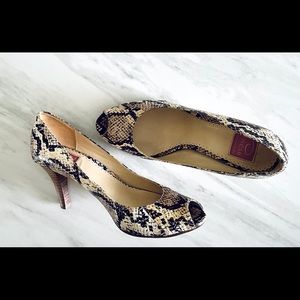 Oscar de la Renta Python Peep Toe Pumps Size 6M